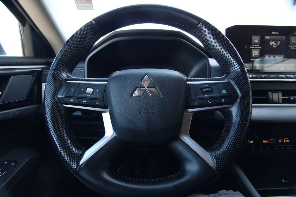 Used 2024  Mitsubishi SE image 21