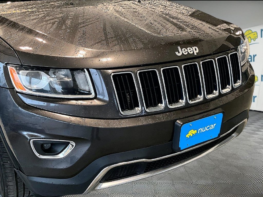 Used 2015 Granite Crystal Metallic Clearcoat Jeep Limited image 31