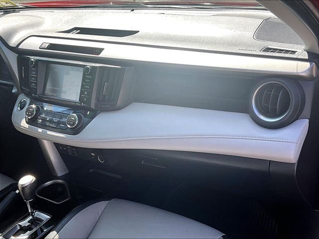 Used 2018 Pearl Toyota Limited image 17