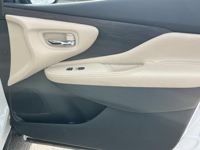 Used 2023  Nissan Platinum image 23