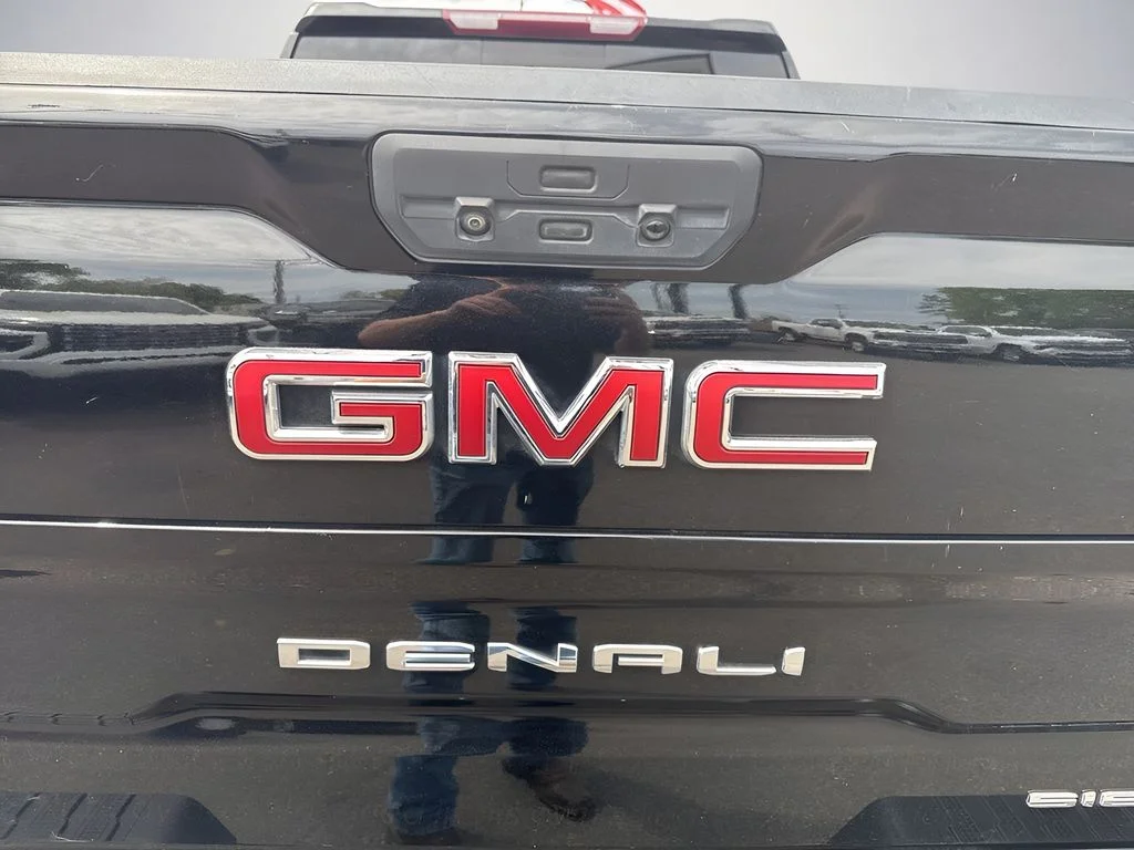 Used 2022 Black GMC Denali image 36