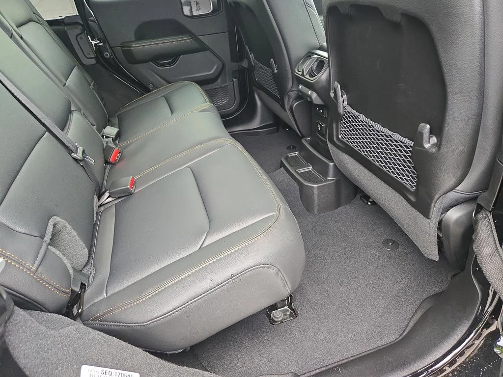2025 Jeep Wrangler 4-Door Sahara - Photo 38