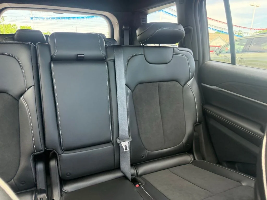 New 2026 Baltic Gray Metallic Clear-Coat Exterior Paint Jeep Laredo image 60