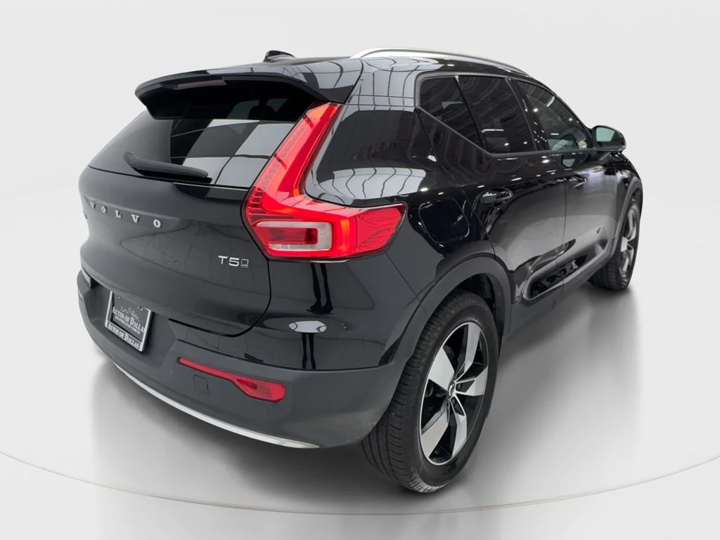 Used 2021 Black Volvo Momentum image 7
