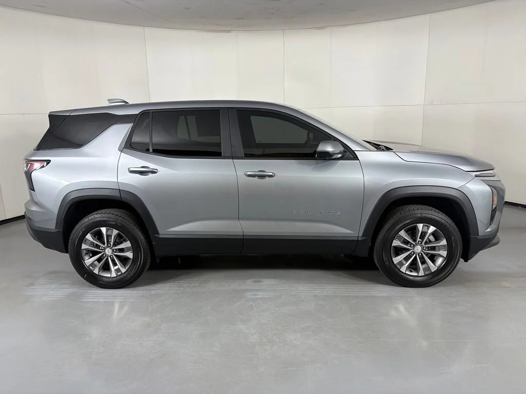 2027 Chevrolet Equinox LT - Photo 11