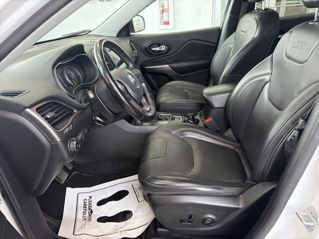 Certified Used 2020 White Jeep Latitude Plus image 15