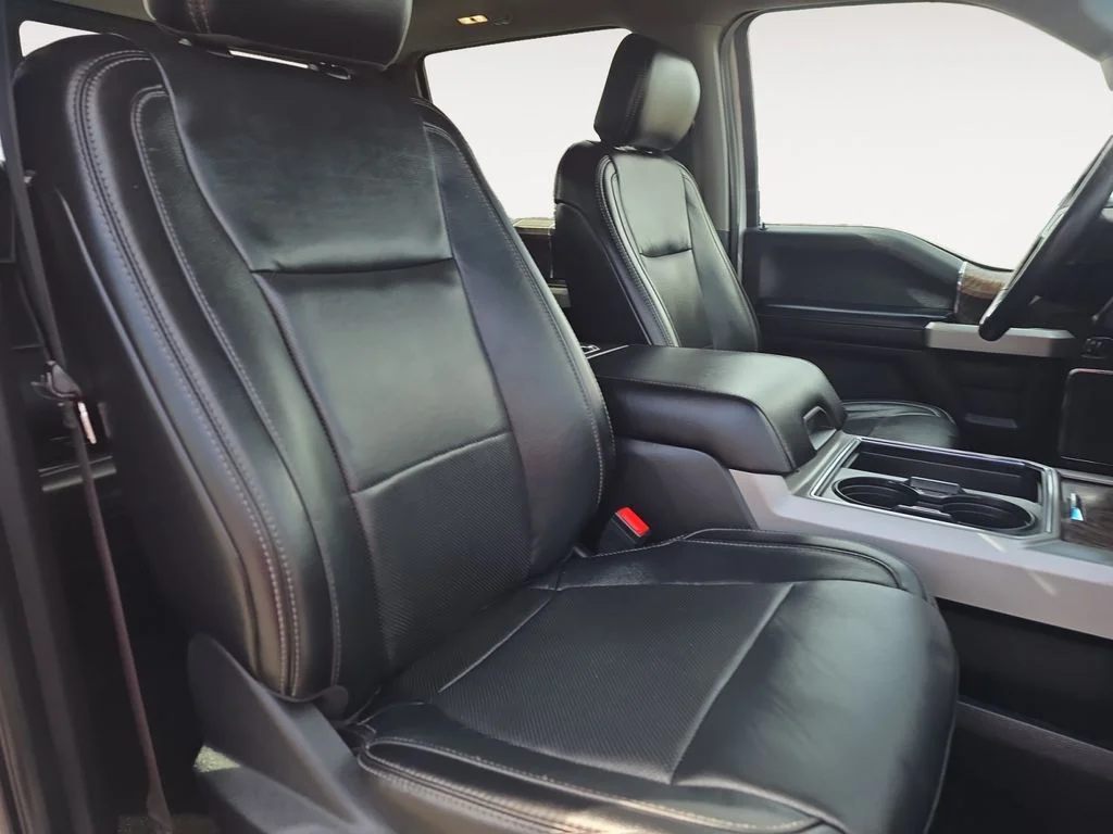 Used 2019 White Platinum Tri-Coat Metallic Ford LARIAT image 11