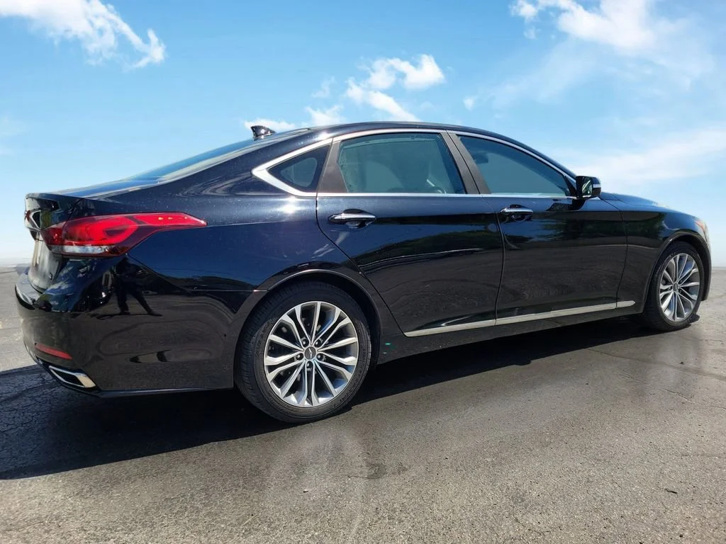 Used 2015 Black Hyundai 3.8 image 4