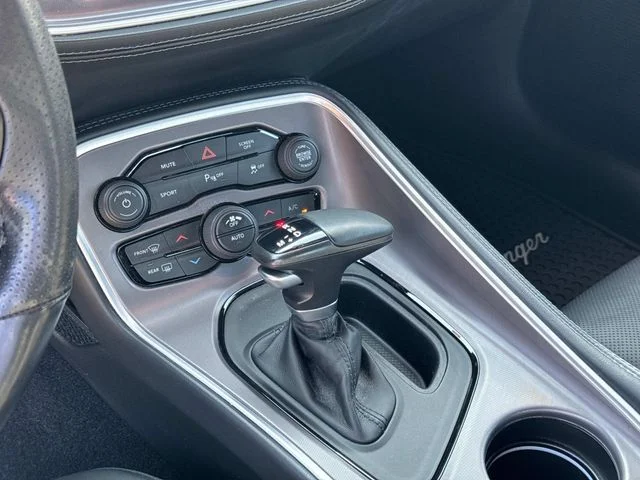 Used 2022 Green Dodge SXT image 29