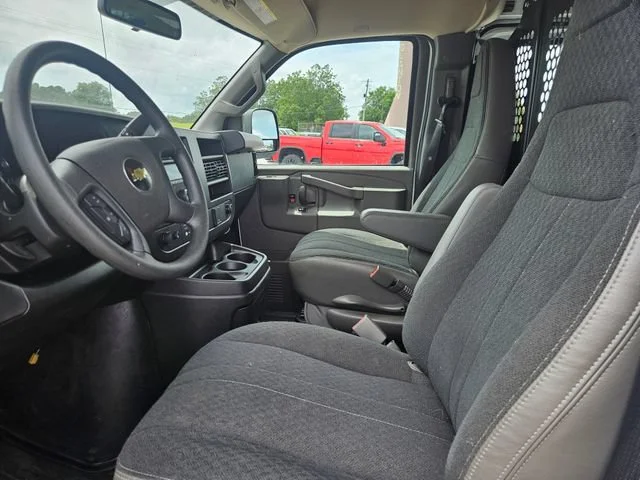 Used 2025 Summit White Chevrolet WT image 9