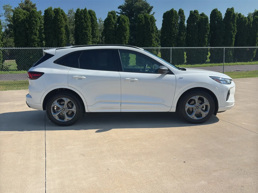 Used 2024 Star White Ford ST-Line image 3