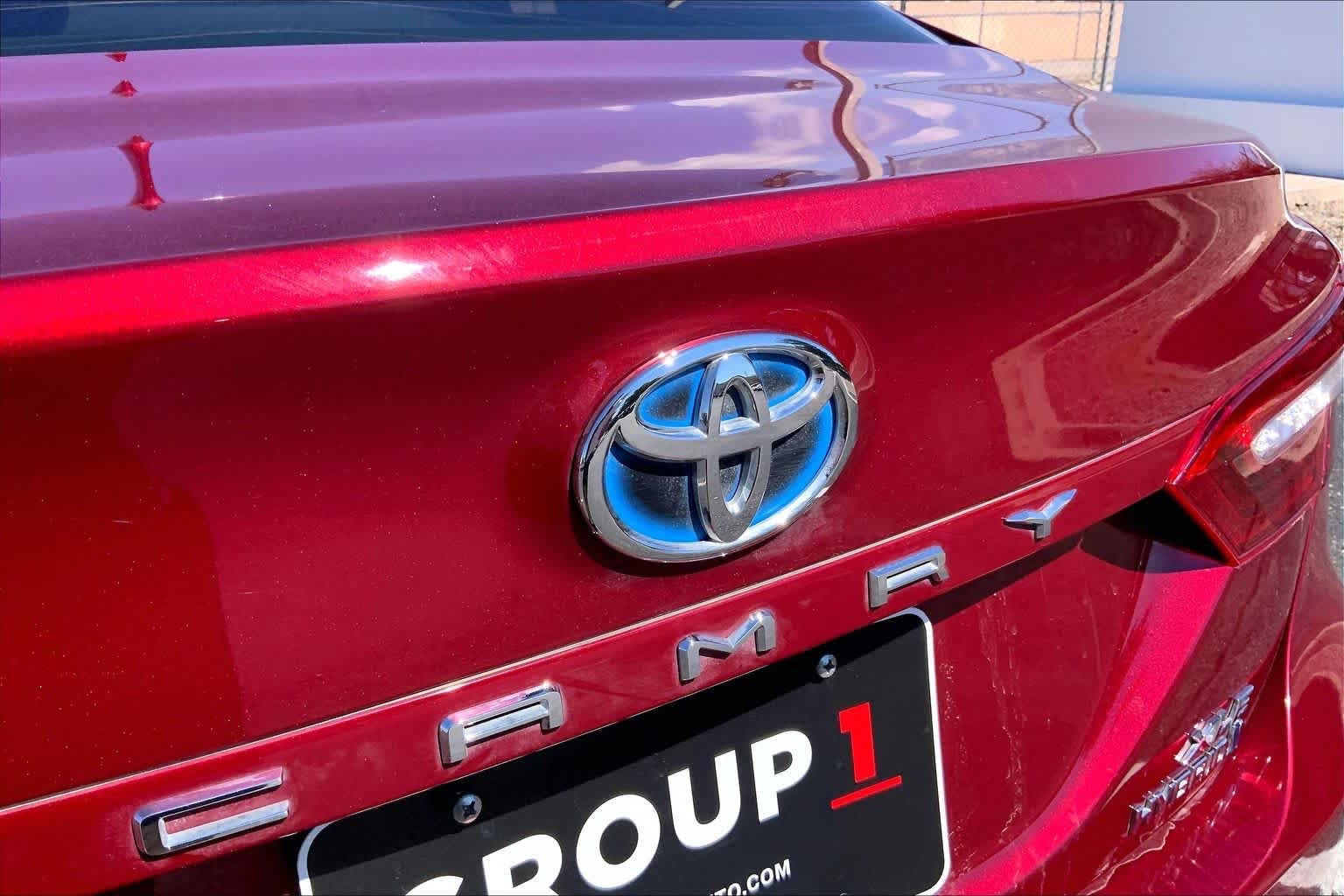 Used 2020 Ruby Flare Pearl Toyota Hybrid XLE image 28