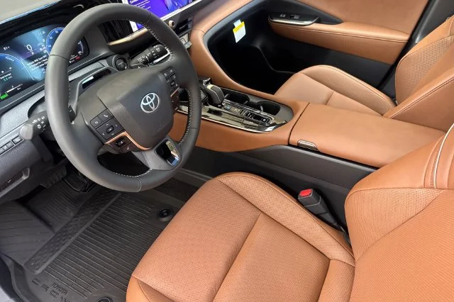 2026 Toyota Crown Signia Limited - Photo 10