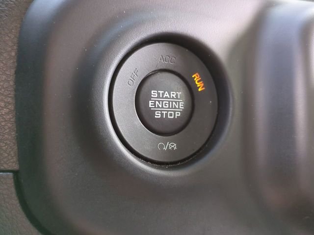 Used 2020 Silver Jeep Sport image 28