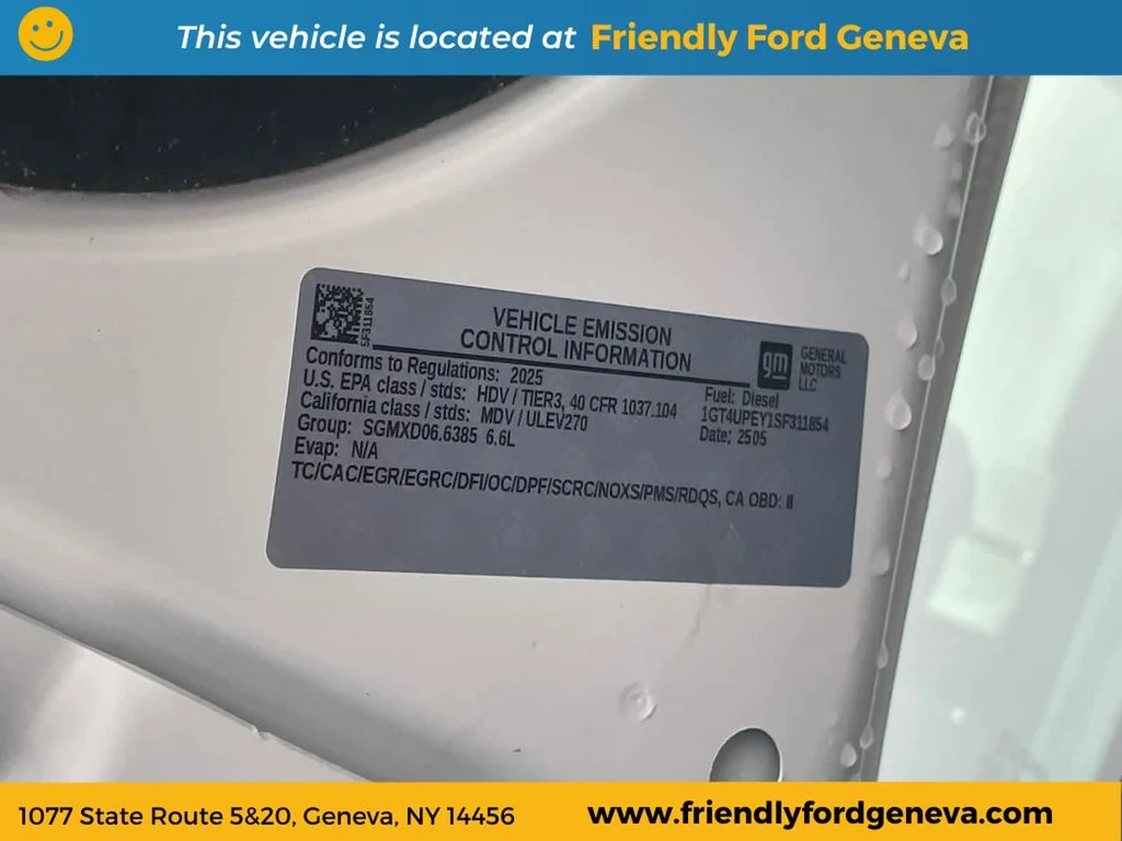 Used 2025 White GMC AT4 image 35