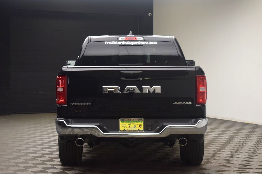 New 2026 Diamond Black Crystal Pearl-Coat Exterior Paint RAM Big Horn/Lone Star image 11