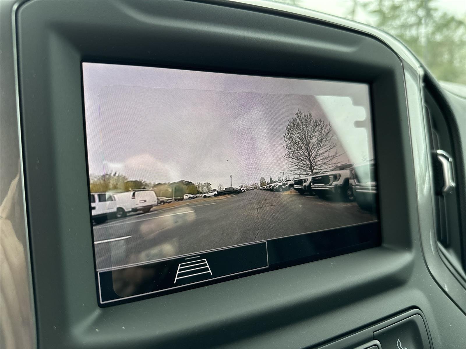 New 2025 Summit White GMC Pro image 30