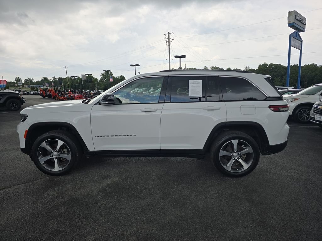 Used 2023 White Jeep Limited image 2