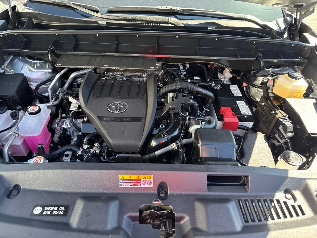 2025 Toyota Highlander LE - Photo 19