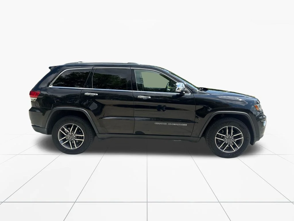 Used 2020 Diamond Black Jeep Limited image 9