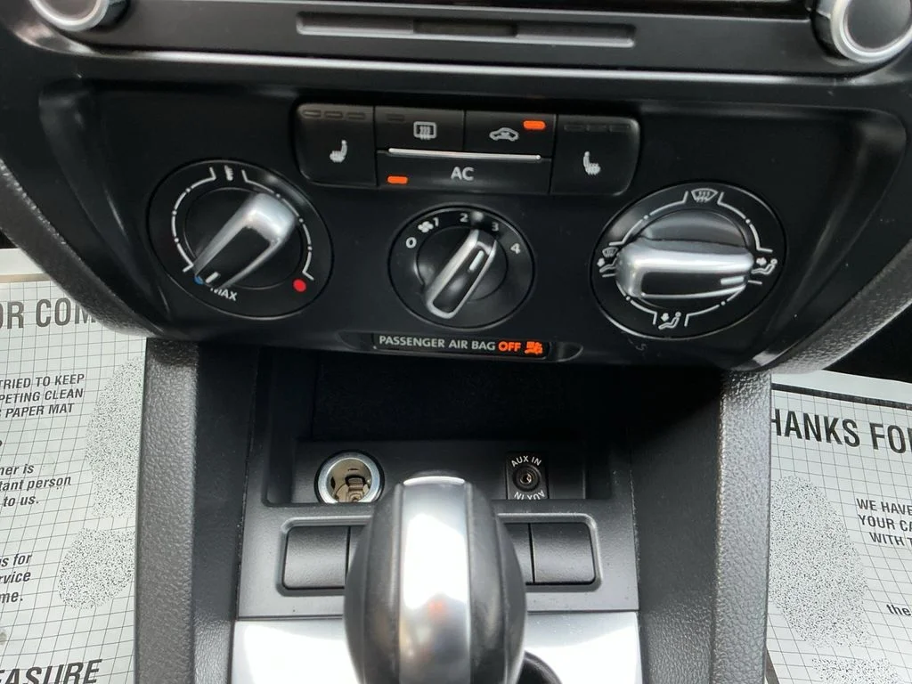 Used 2012 Gray Volkswagen 2.5L SE image 16