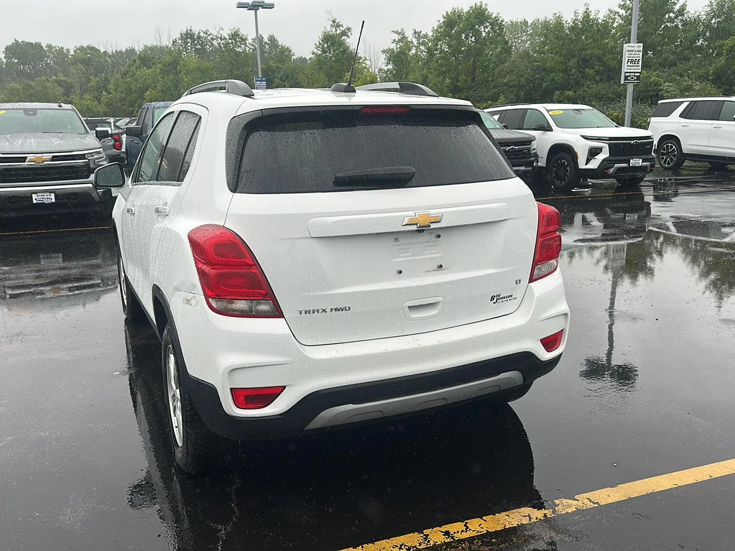 Used 2019 SUMMIT WHITE Chevrolet LT image 4