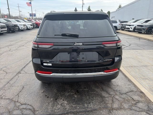 Used 2023 Black Jeep Laredo image 5
