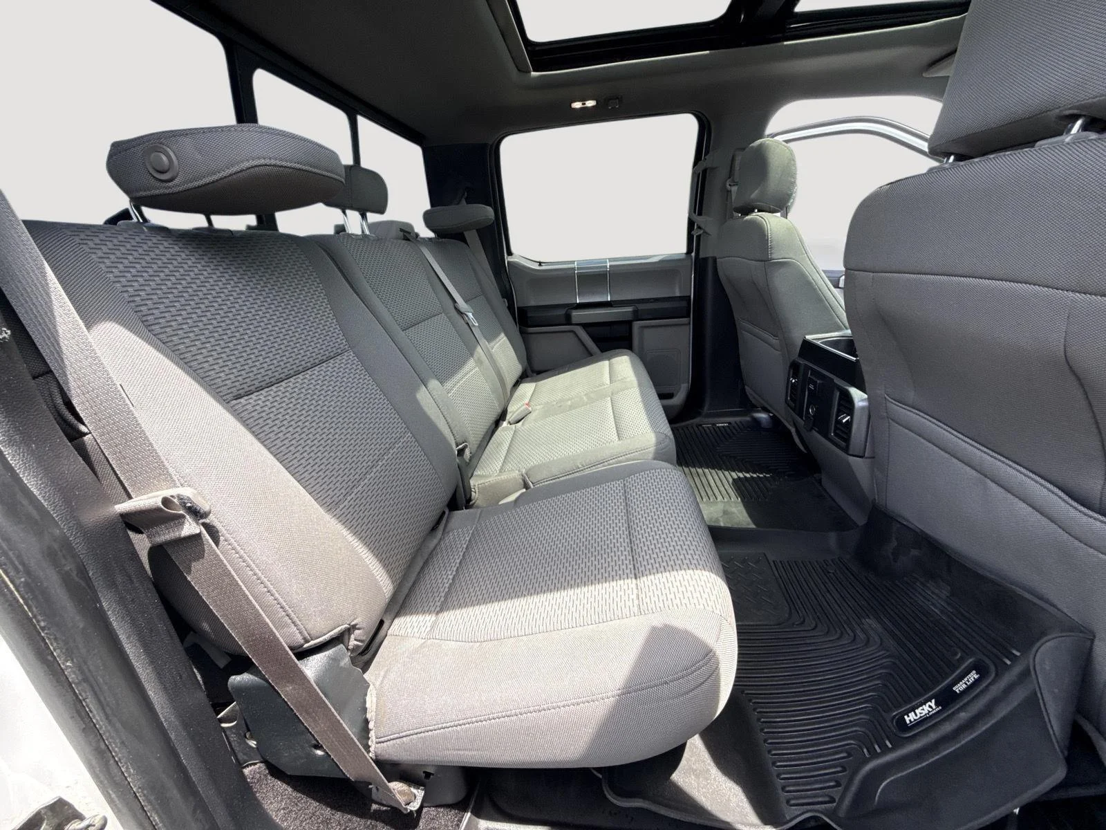 Used 2016 Oxford White/Magnetic Metallic Ford XLT image 5