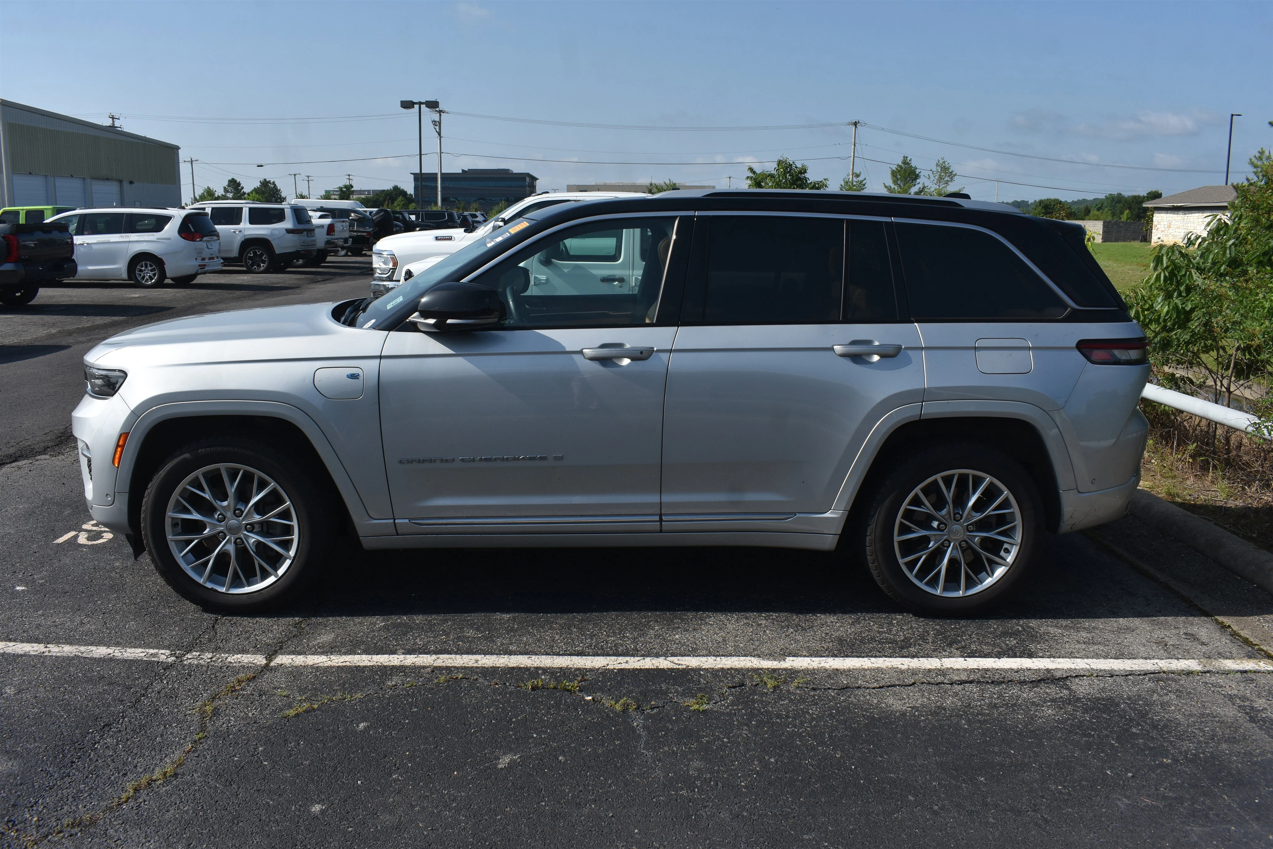 Used 2023 Silver Zynith Jeep Summit image 6