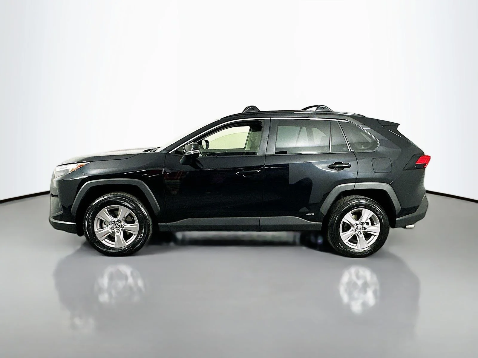 Used 2025 Midnight Black Metallic Toyota XLE image 4