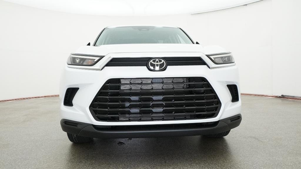 New 2026 Wind Chill Pearl Toyota XLE image 11