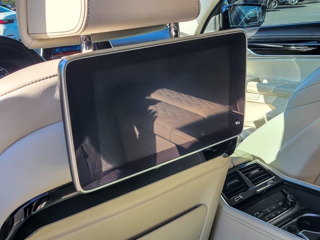 2022 BMW B7 - Image 12