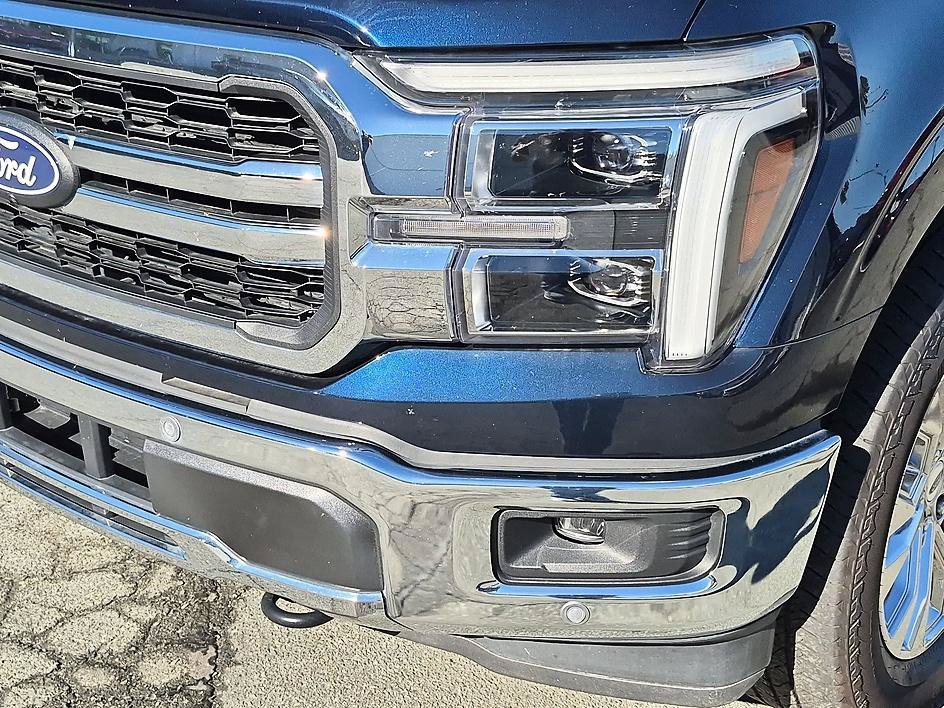Used 2025 Blue Metallic Ford LARIAT image 9