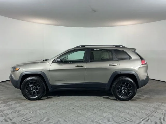 Used 2020 Light Brownstone Pearlcoat Jeep Trailhawk image 8
