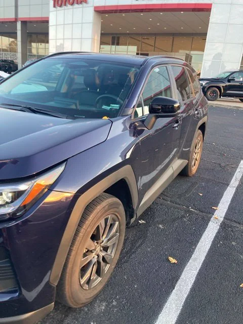 Used 2026  Toyota XLE Premium image 3