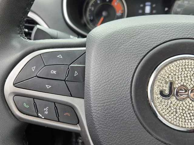 Used 2022 Gray Jeep Latitude Lux image 24