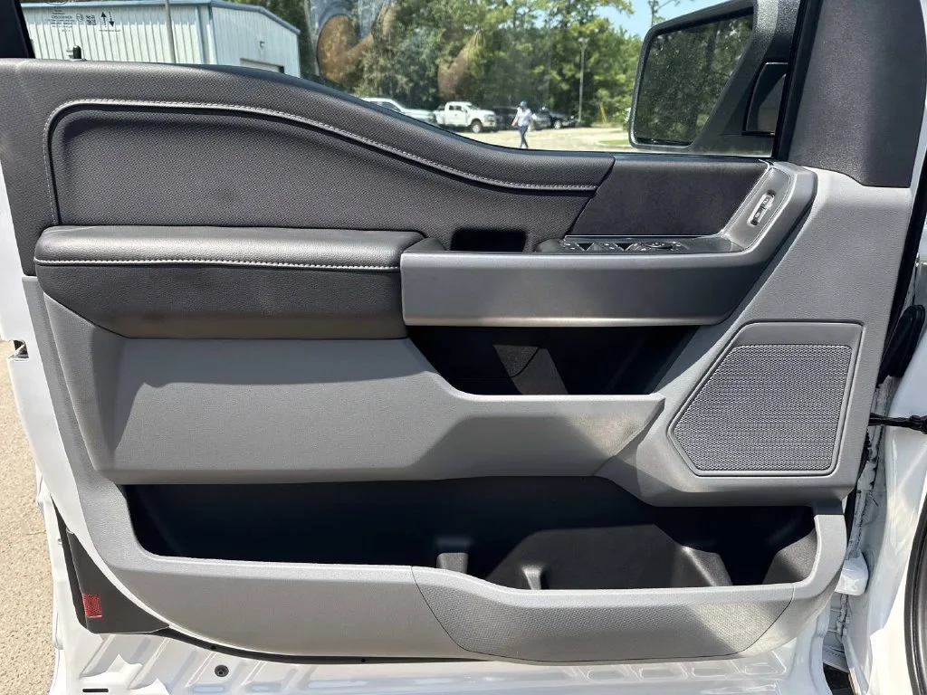 New 2026 Oxford White Ford XLT image 35