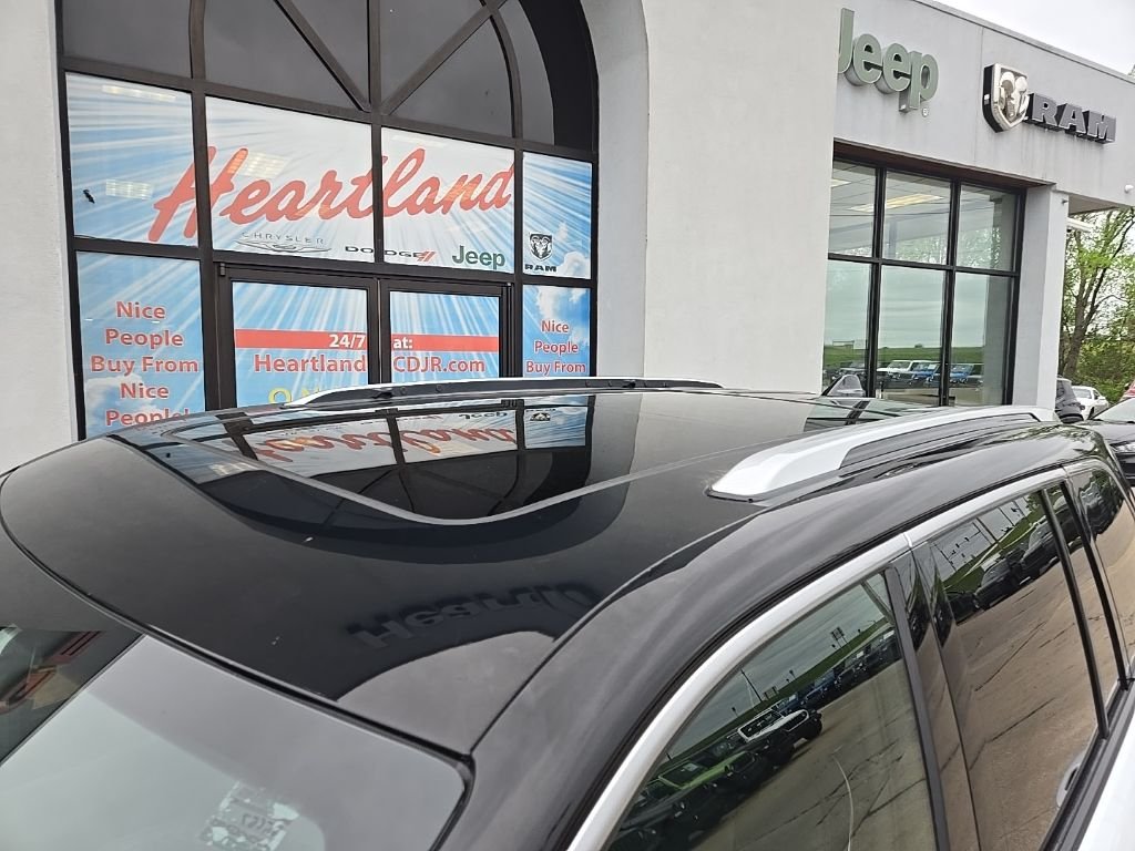 Used 2022 White Jeep Summit Reserve image 20