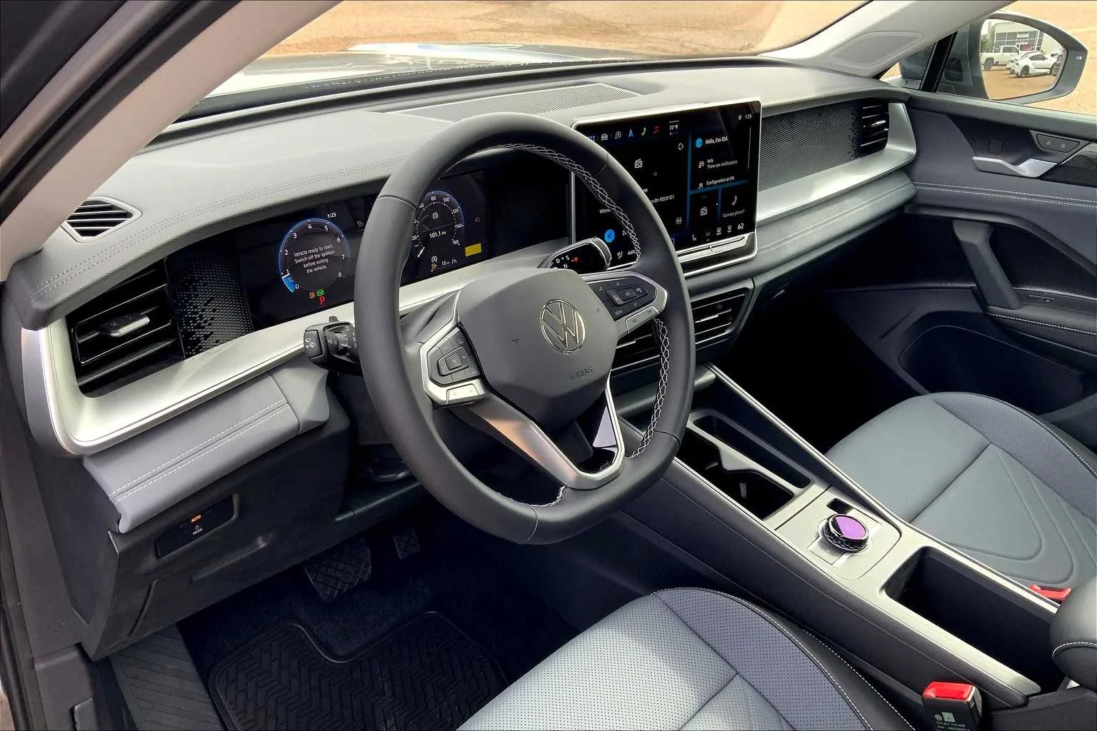 2025 Volkswagen Tiguan SE - Photo 8