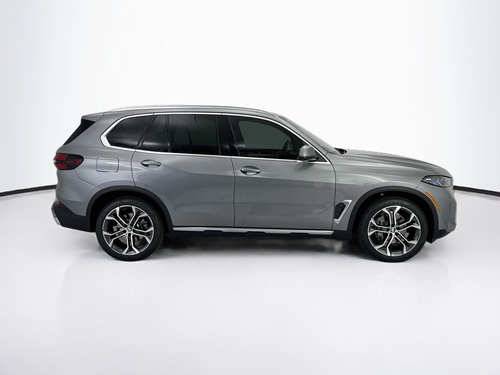 New 2026 Gray Metallic BMW xDrive40i image 4