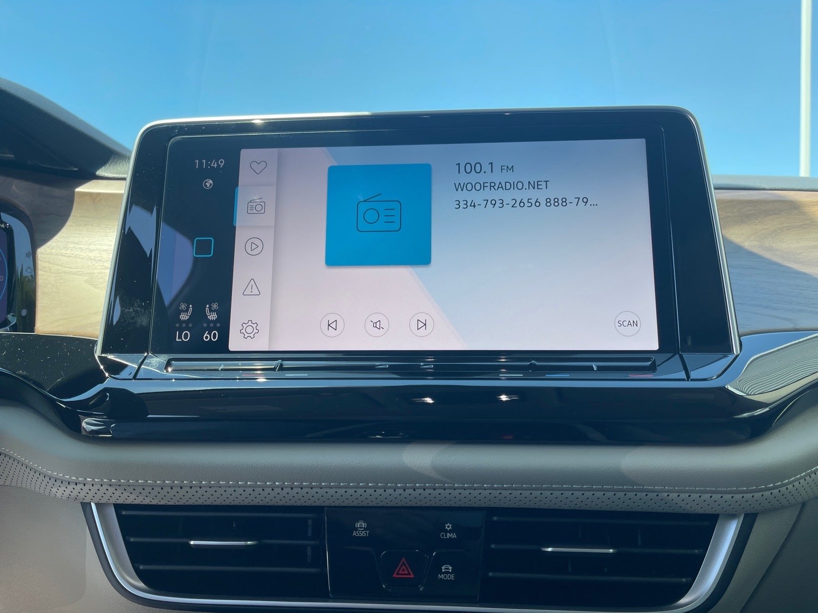 New 2026 Opal White Pearl Volkswagen SE image 5