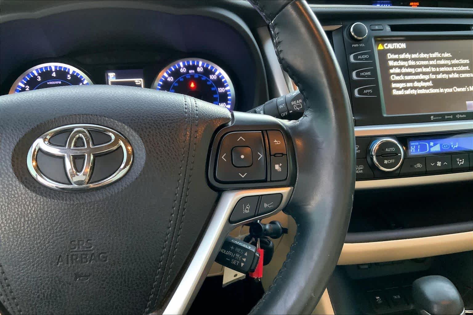 Used 2019 Blizzard Pearl Toyota LE Plus image 22