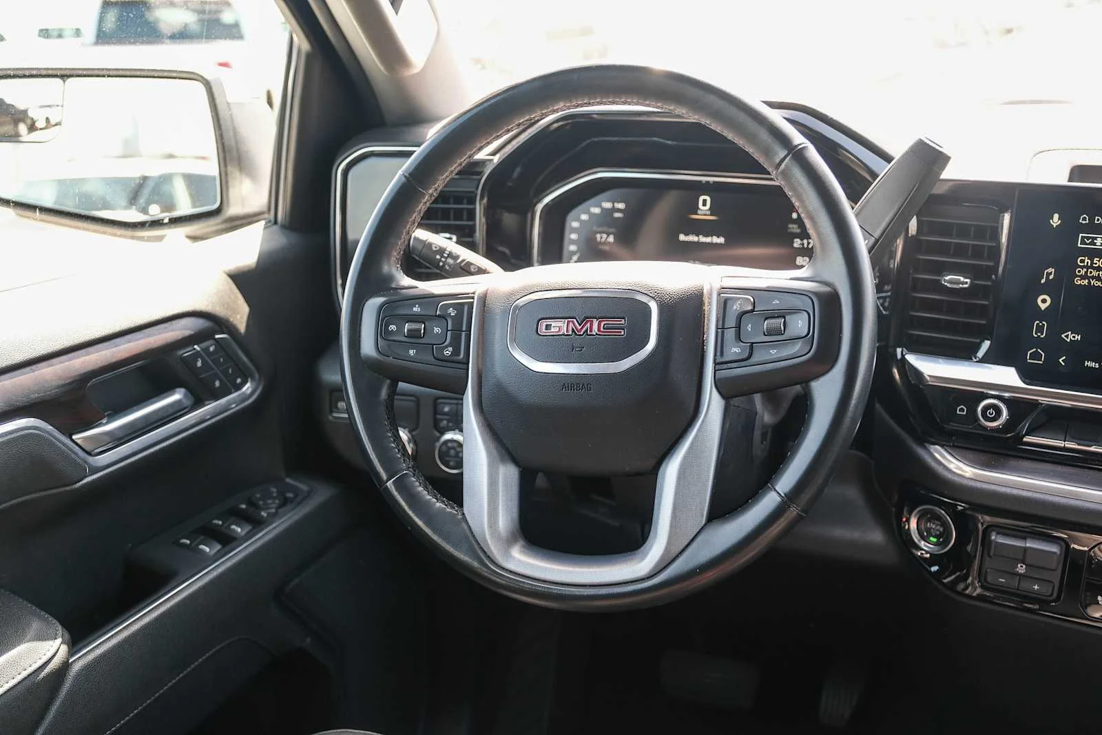 Used 2025 Summit White GMC SLT image 17