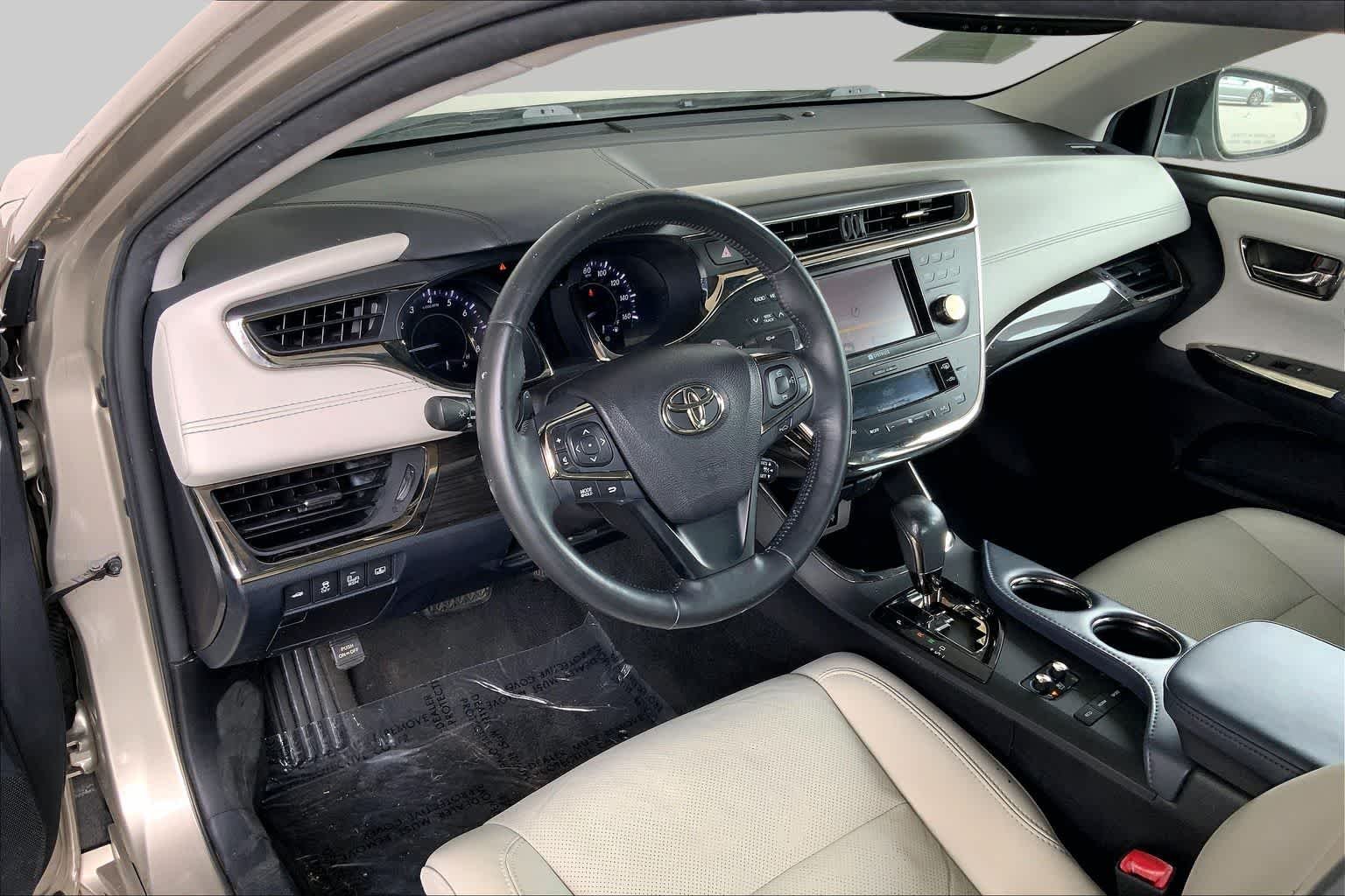 Used 2014 Creme Brulee Mica Toyota XLE image 18