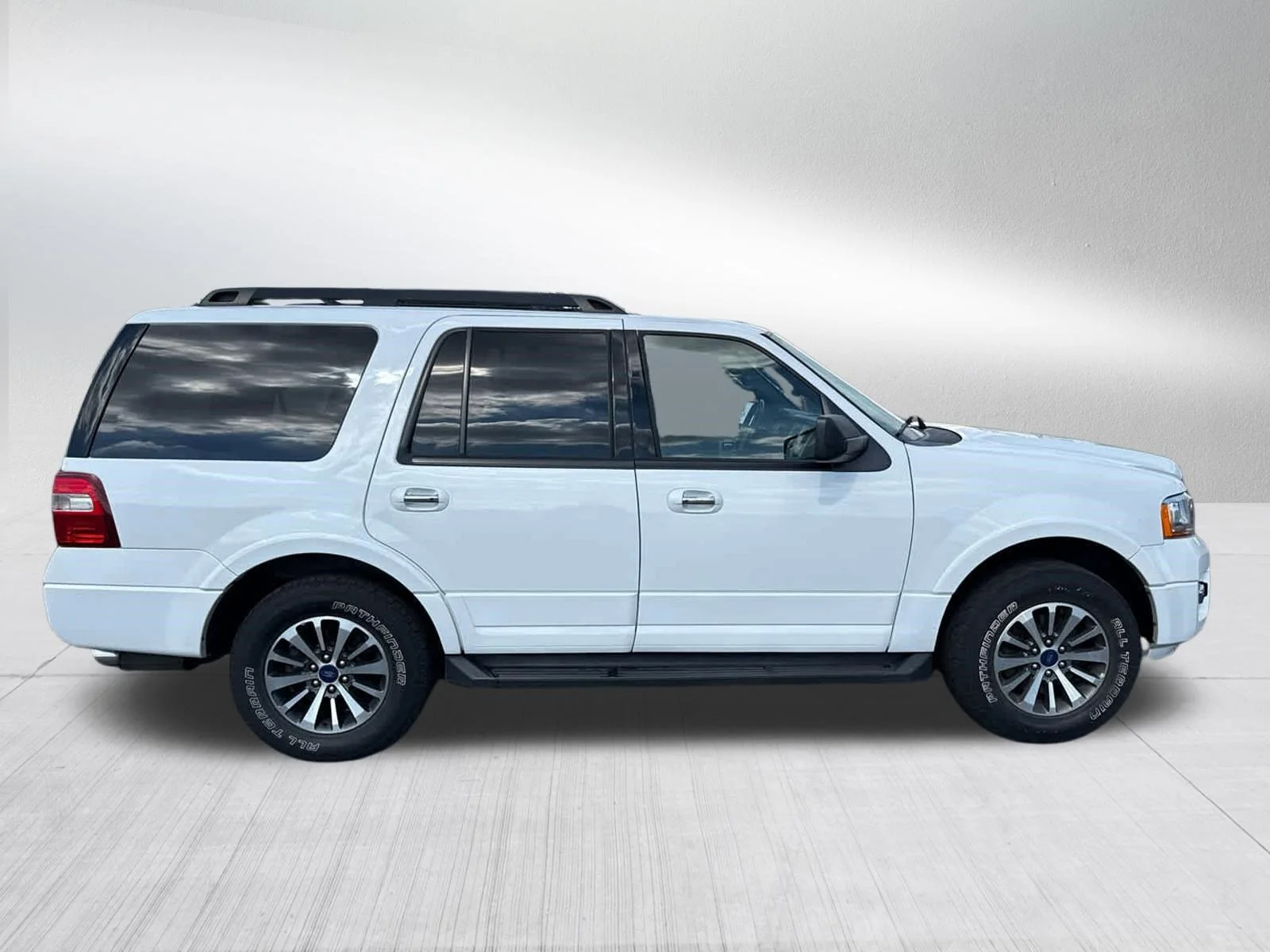 Used 2017 Oxford White Ford XLT image 11