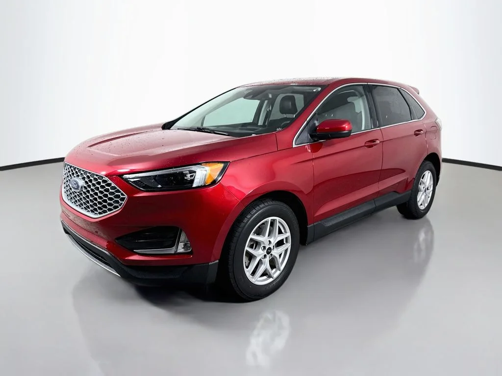 Used 2023 Rapid Red Metallic Tinted Clearcoat Ford SEL image 6