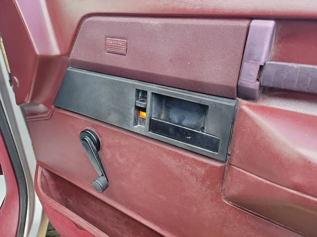 Used 1988 Silver Chevrolet  image 29