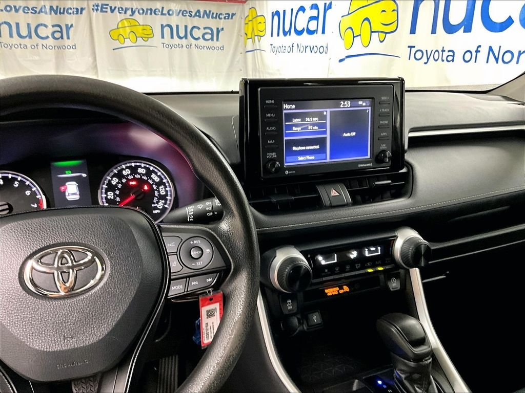 Used 2022 White Toyota LE image 25