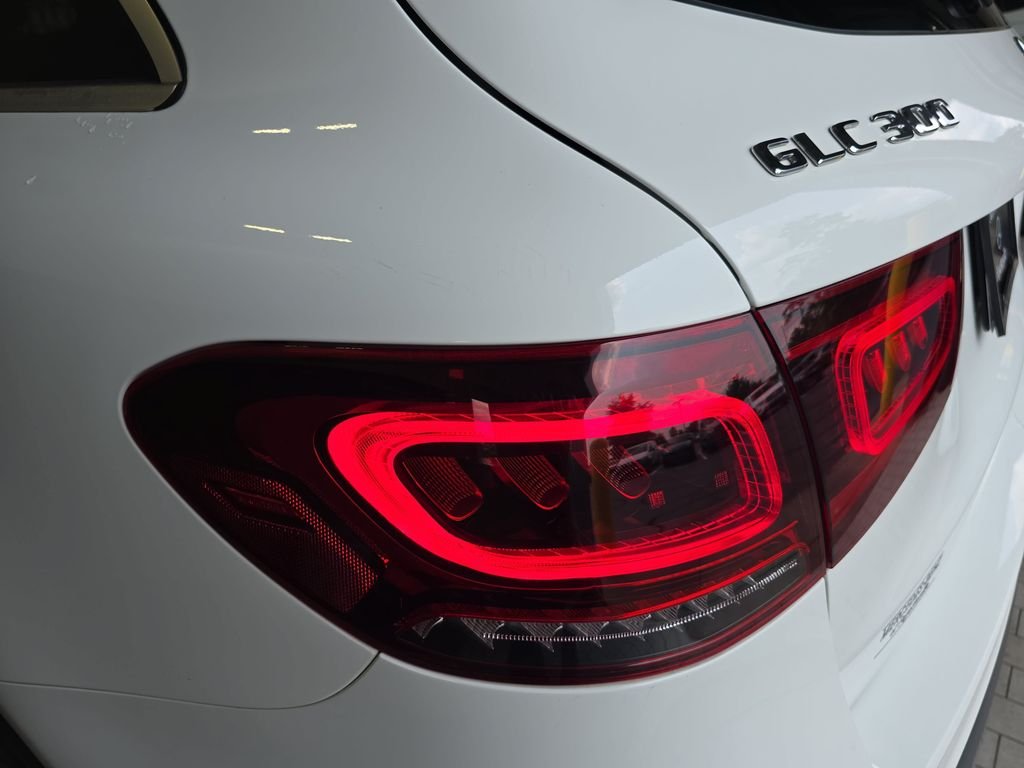 Used 2021  Mercedes-Benz GLC 300 image 35