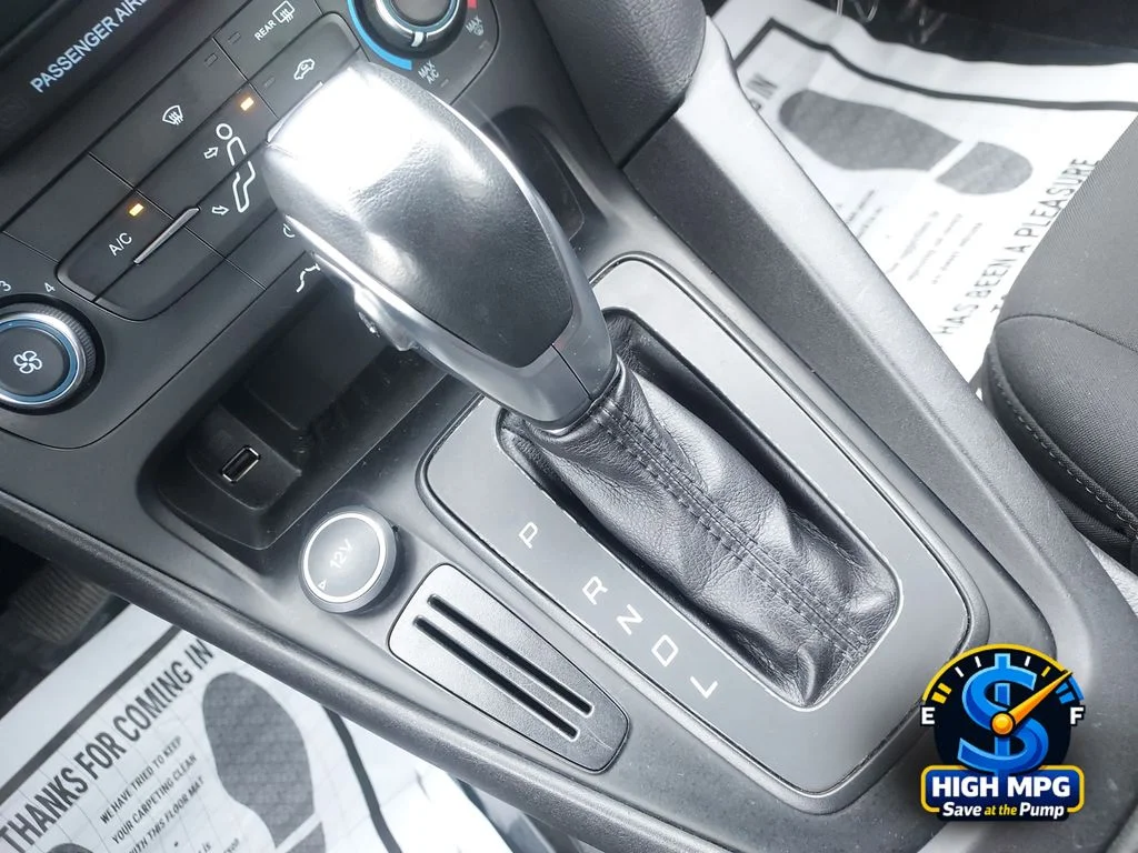 Used 2015 Silver Ford SE image 20